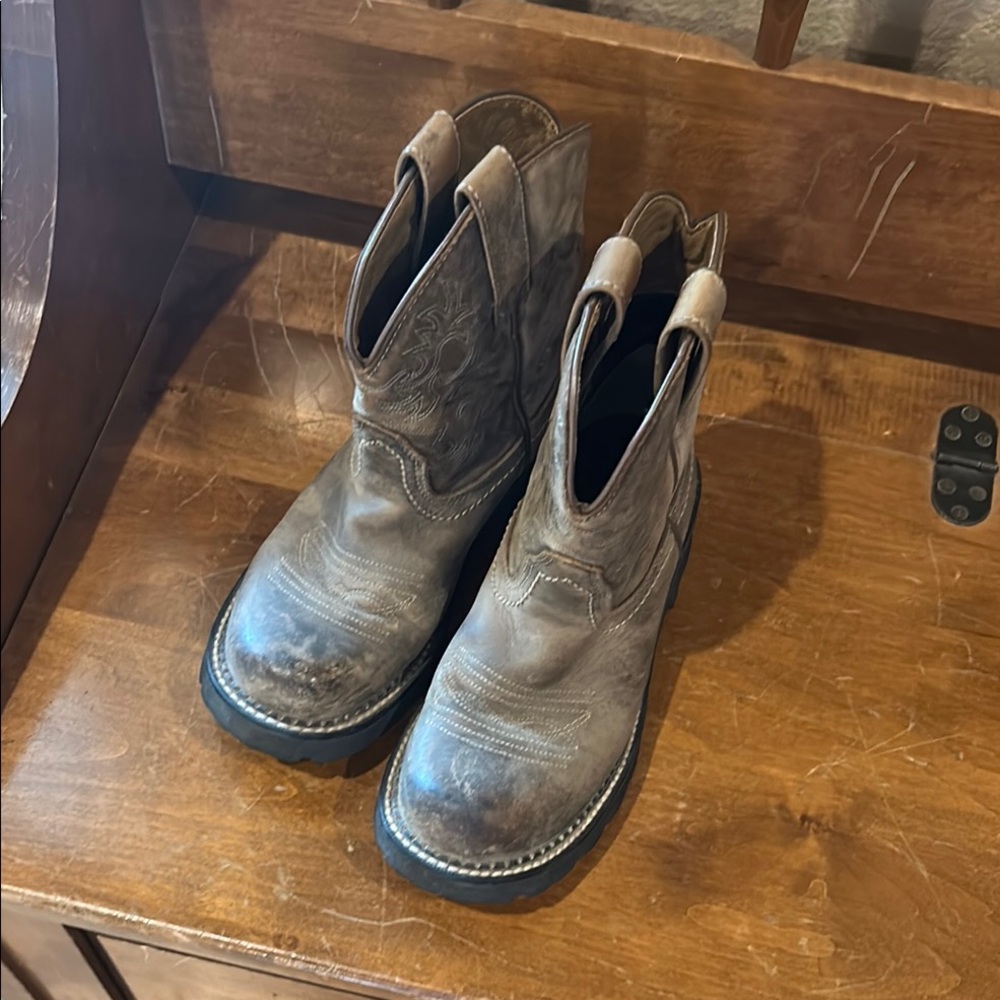 Ariat Brown Cowboy Western Boots with Decorative Stitching Fatbaby boots
